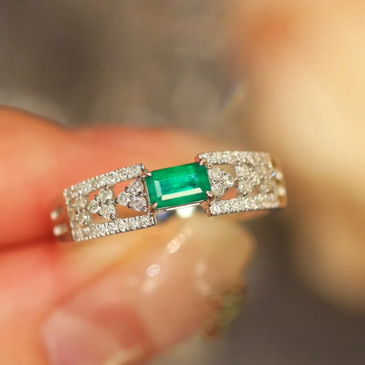 Vintage White Gold Emerald Ring